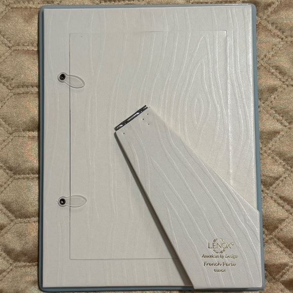 Lenox American by Design French Perle 4"x6" Table Top Picture Frame in Ice Blue - Picture 9 of 10